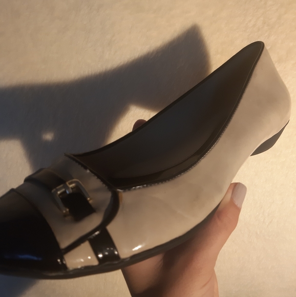 Naturalizer beige and black flats with gold strap - Picture 12 of 14